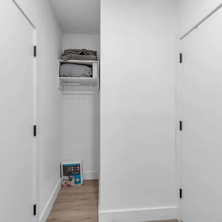 Royal Oasis Indoor Pool, Free Parking, Near Nyc Apartment Elizabeth Exterior photo