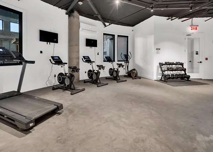 Royal Oasis Indoor Pool, Free Parking, Near Nyc
