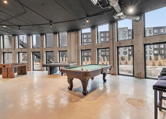Royal Oasis Indoor Pool, Free Parking, Near Nyc