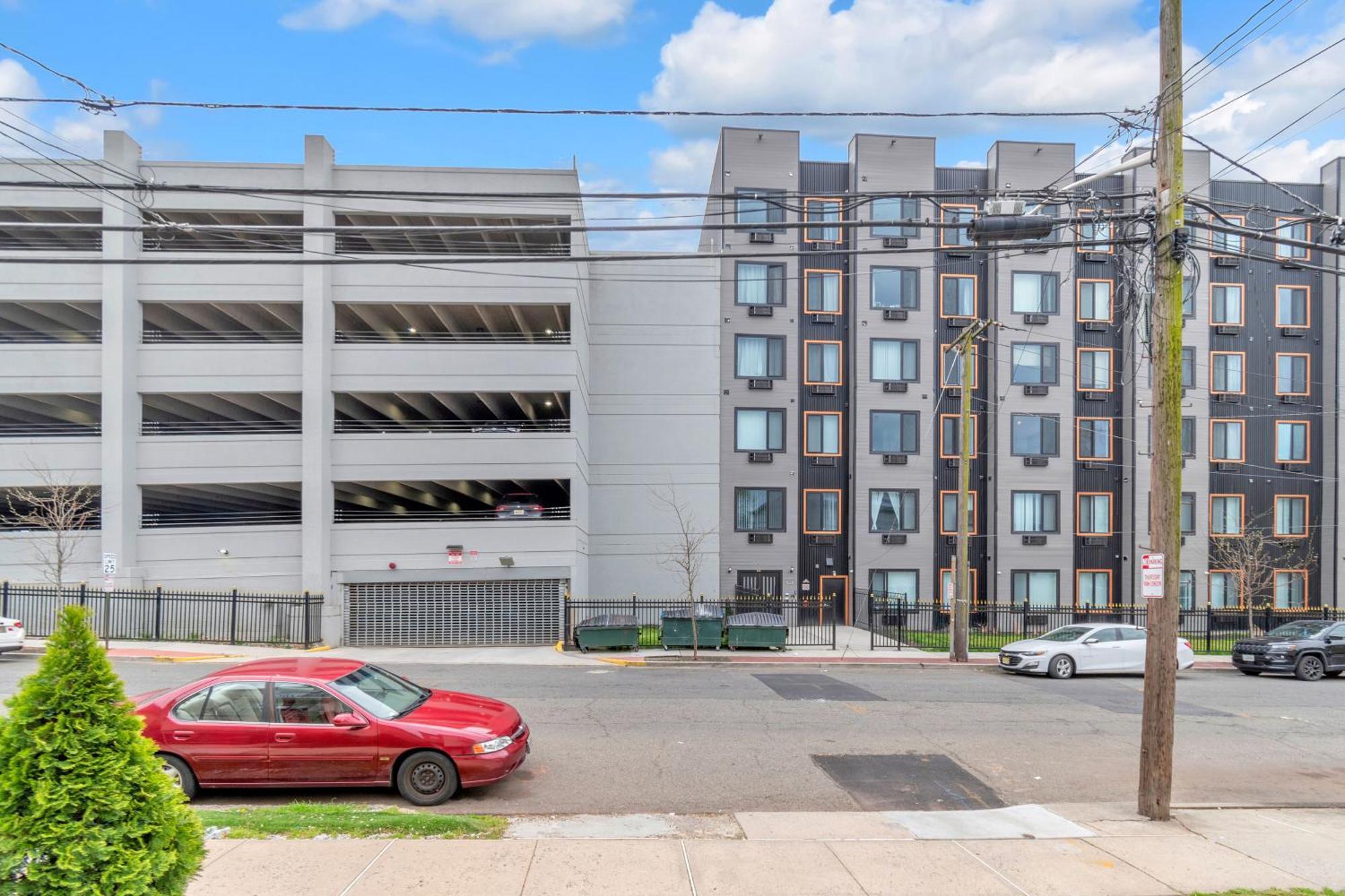 Apartment Royal Oasis Indoor Pool, Free Parking, Near Nyc *