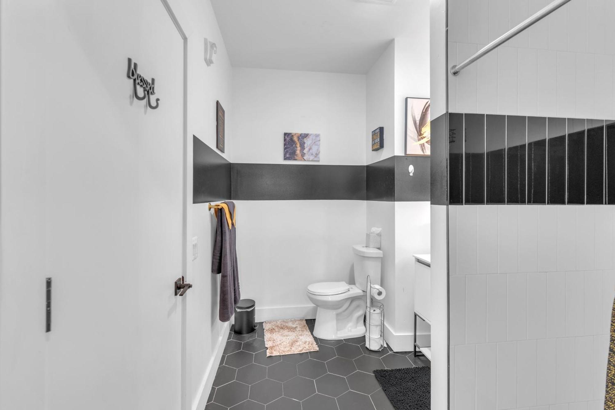 Royal Oasis Indoor Pool, Free Parking, Near Nyc Apartment Elizabeth
