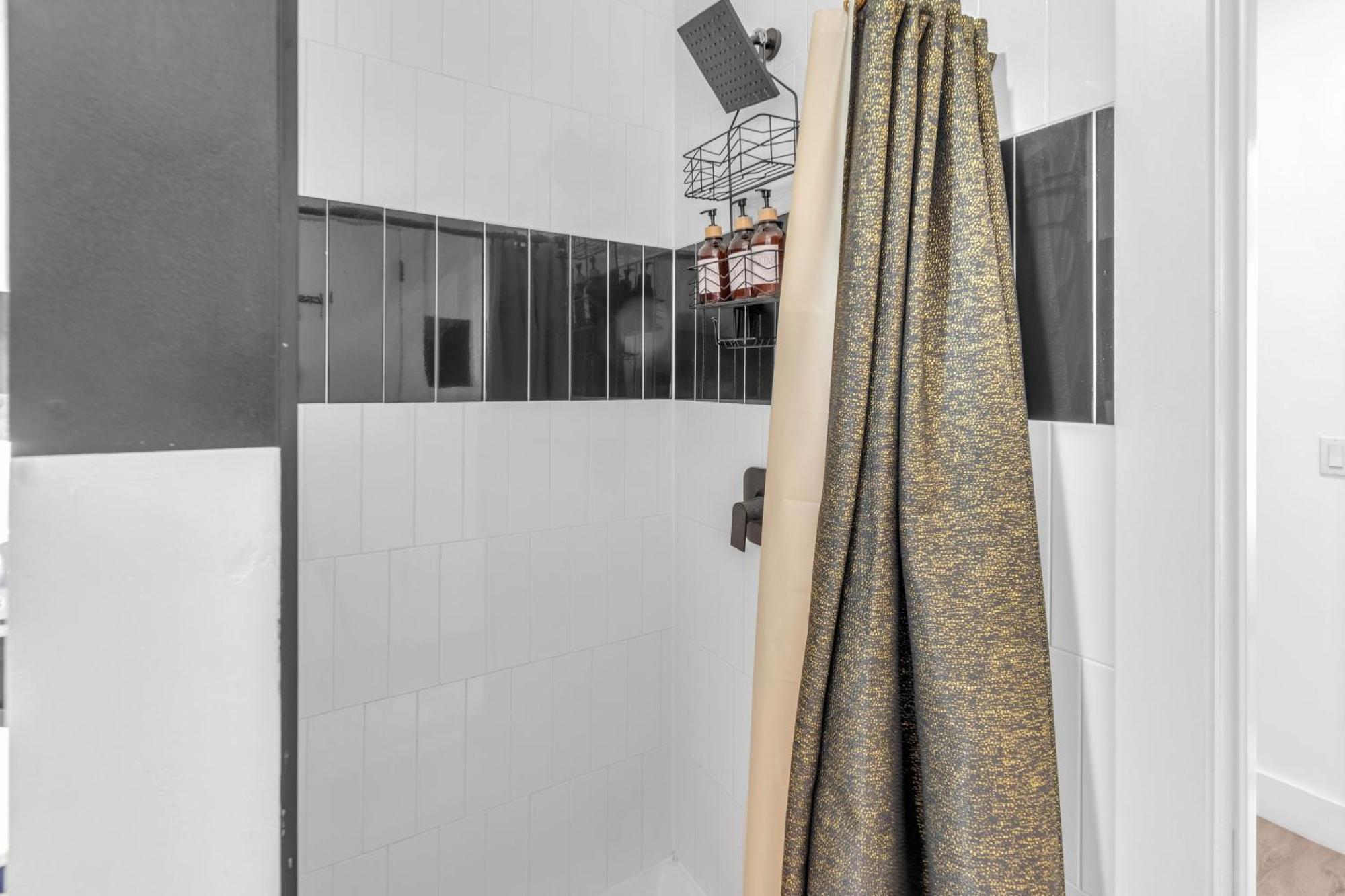 Royal Oasis Indoor Pool, Free Parking, Near Nyc Apartment Elizabeth