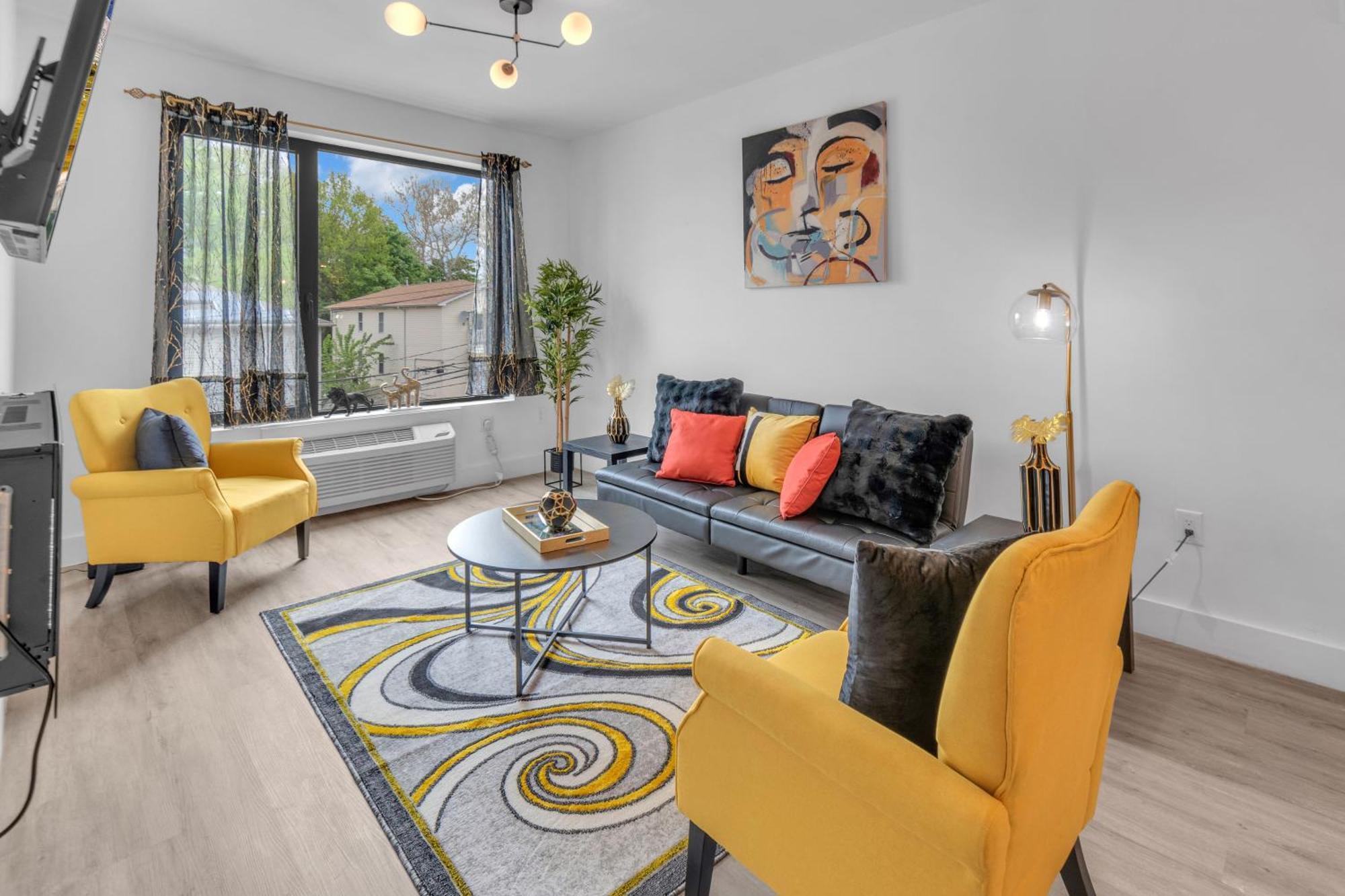 Royal Oasis Indoor Pool, Free Parking, Near Nyc Apartment