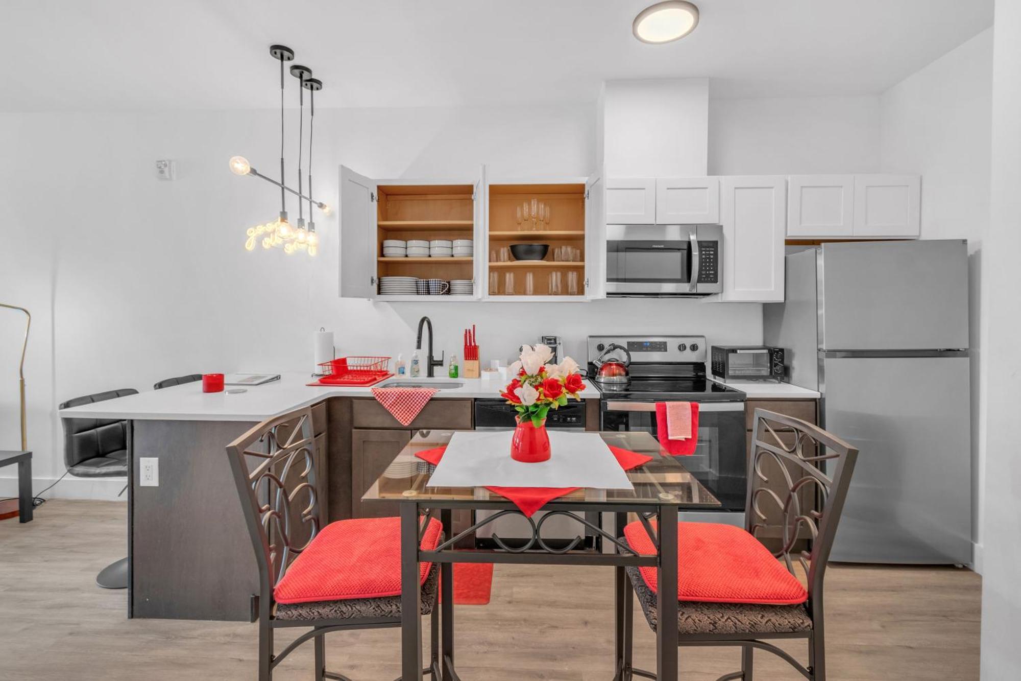Royal Oasis Indoor Pool, Free Parking, Near Nyc Apartment Elizabeth